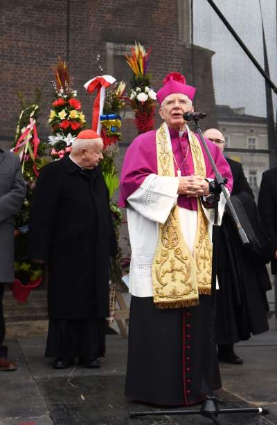 Święcenie pokarmów na Rynku Głównym. Tym razem nie przy kościele Mariackim - zdjęcie 18