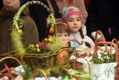 Święcenie pokarmów na Rynku Głównym. Tym razem nie przy kościele Mariackim - zdjęcie 13