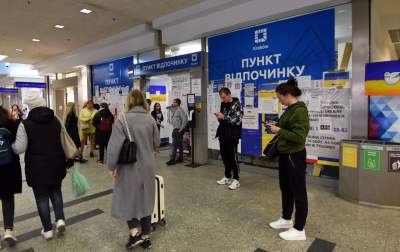 57. dzień inwazji Rosji na Ukrainę. Na krakowskim dworcu... - zdjęcie 12