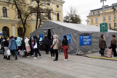 57. dzień inwazji Rosji na Ukrainę. Na krakowskim dworcu... - zdjęcie 4