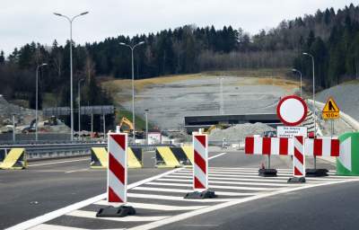 A na budowie nowej "zakopianki" praca wre... - zdjęcie 19