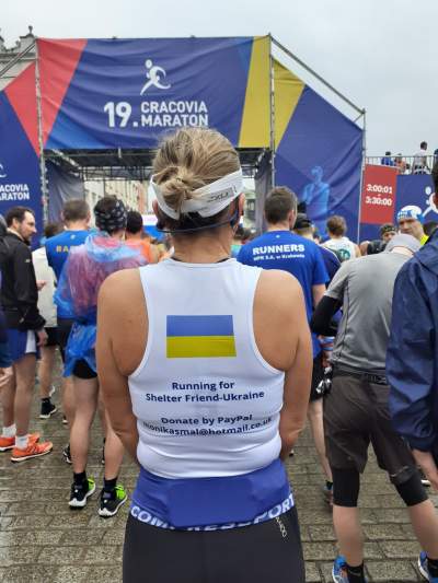 Rozgrzewka przed startem maratonu była niezbędna. Kraków biega - zdjęcie 4