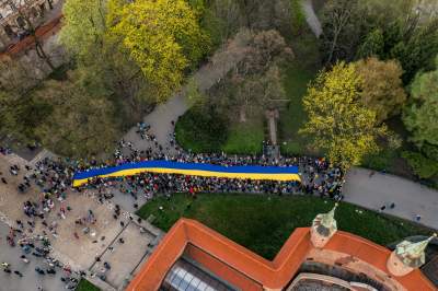 Marsz solidarności z walczącą Ukrainą. Dwa miesiące temu Rosja rozpoczęła inwazję - zdjęcie 16