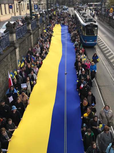 Marsz solidarności z walczącą Ukrainą. Dwa miesiące temu Rosja rozpoczęła inwazję - zdjęcie 23