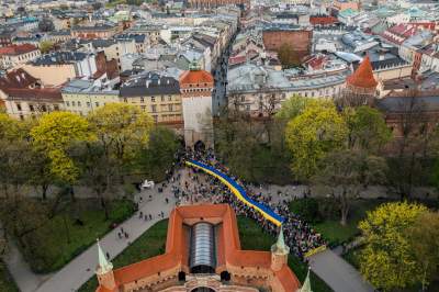 Marsz solidarności z walczącą Ukrainą. Dwa miesiące temu Rosja rozpoczęła inwazję - zdjęcie 15