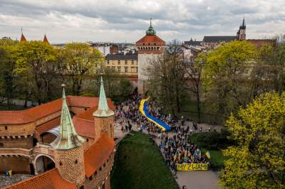 Marsz solidarności z walczącą Ukrainą. Dwa miesiące temu Rosja rozpoczęła inwazję - zdjęcie 14