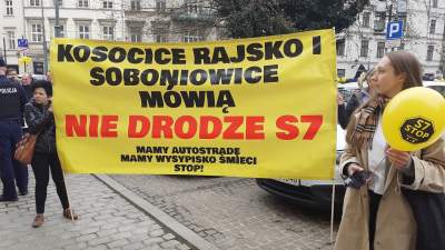 Protest przeciwko budowie S7 przed krakowskim magistratem, fot. Marek Lasyk - zdjęcie 4