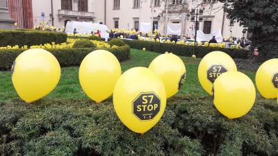 Protest przeciwko budowie S7 przed krakowskim magistratem, fot. Marek Lasyk - zdjęcie 6