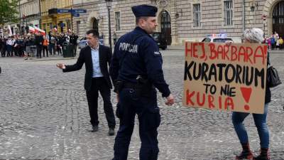 Defilada klas mundurowych "na cześć kuratorki Barbary Nowak" - zdjęcie 17