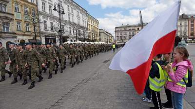Defilada klas mundurowych "na cześć kuratorki Barbary Nowak" - zdjęcie 28