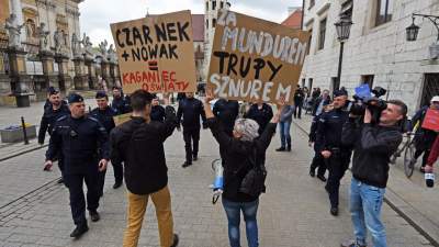 Defilada klas mundurowych "na cześć kuratorki Barbary Nowak" - zdjęcie 23