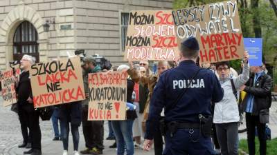 Defilada klas mundurowych "na cześć kuratorki Barbary Nowak" - zdjęcie 15