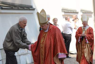 Imieniny kardynała Dziwisza. Wierni składają życzenia - zdjęcie 4