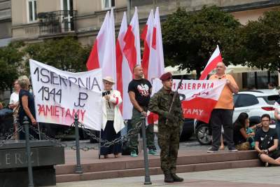 Kraków uczcił rocznicę Powstania. Bez rac i marszu neofaszystów - zdjęcie 27