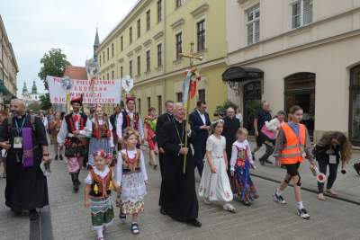 Tak abp Jędraszewski żegnał pielgrzymów. Entuzjazm kilku tysięcy osób - zdjęcie 15