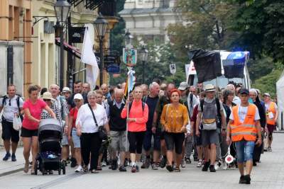 Tak abp Jędraszewski żegnał pielgrzymów. Entuzjazm kilku tysięcy osób - zdjęcie 23