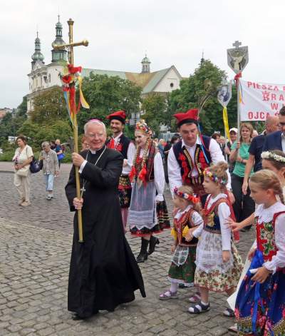Tak abp Jędraszewski żegnał pielgrzymów. Entuzjazm kilku tysięcy osób - zdjęcie 10