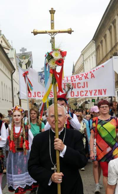 Tak abp Jędraszewski żegnał pielgrzymów. Entuzjazm kilku tysięcy osób - zdjęcie 19