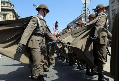 Tak Kraków świętował dzień Wojska Polskiego. Msza, złożenie kwiatów... - zdjęcie 17