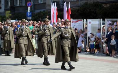 Tak Kraków świętował dzień Wojska Polskiego. Msza, złożenie kwiatów... - zdjęcie 12