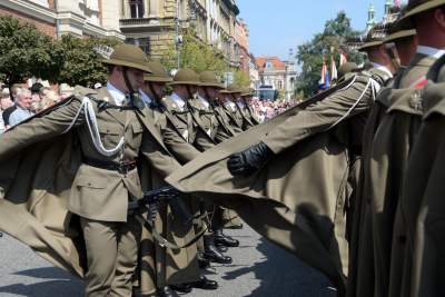 Tak Kraków świętował dzień Wojska Polskiego. Msza, złożenie kwiatów... - zdjęcie 16