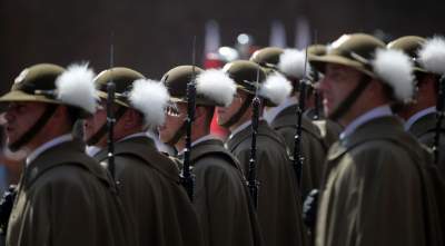 Tak Kraków świętował dzień Wojska Polskiego. Msza, złożenie kwiatów... - zdjęcie 11