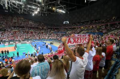 Jest mecz, jest impreza. Tutaj kibice zawsze dobrze się bawią... - zdjęcie 11