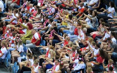Jest mecz, jest impreza. Tutaj kibice zawsze dobrze się bawią... - zdjęcie 20