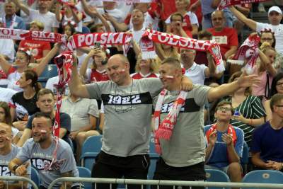 Jest mecz, jest impreza. Tutaj kibice zawsze dobrze się bawią... - zdjęcie 6