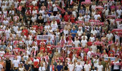 Jest mecz, jest impreza. Tutaj kibice zawsze dobrze się bawią... - zdjęcie 15