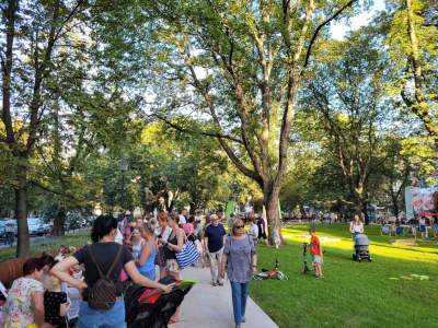 Gościu, siądź na tej ławce, a odpocznij sobie. Plac Axentowicza po remoncie - zdjęcie 26