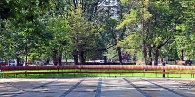 Gościu, siądź na tej ławce, a odpocznij sobie. Plac Axentowicza po remoncie - zdjęcie 10