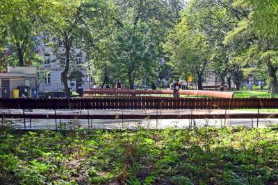 Gościu, siądź na tej ławce, a odpocznij sobie. Plac Axentowicza po remoncie - zdjęcie 22