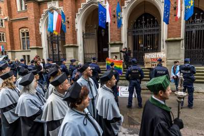Protest podczas pochodu profesorów UJ. Przeciwko indoktrynacji - zdjęcie 4