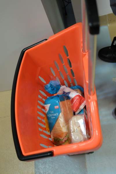 Tu nie płaci się złotówkami. Pierwszy w Krakowie sklep socjalny - zdjęcie 11