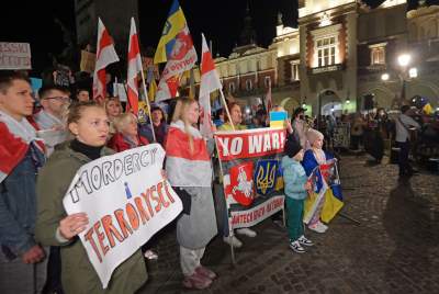 Wieczorny protest Ukraińców. "Rosja to państwo terrorystyczne" - zdjęcie 13