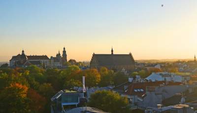 Zmierzch nad dachami Krakowa. Piękna jesień w mieście - zdjęcie 18