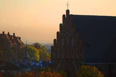 Zmierzch nad dachami Krakowa. Piękna jesień w mieście - zdjęcie 2