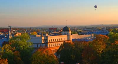 Zmierzch nad dachami Krakowa. Piękna jesień w mieście - zdjęcie 13