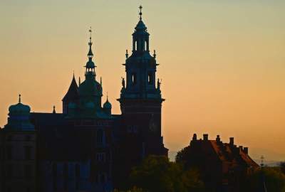 Zmierzch nad dachami Krakowa. Piękna jesień w mieście - zdjęcie 1