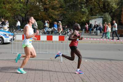 Jesienne bieganie w Krakowie, czyli 8. Cracovia Półmaraton Królewski - zdjęcie 18