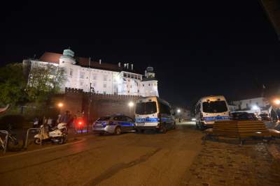 Zderzenie dwóch pikiet pod Wawelem: antypisowskiej i zwolenników władzy - zdjęcie 3