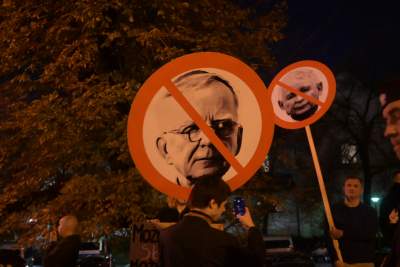 Zderzenie dwóch pikiet pod Wawelem: antypisowskiej i zwolenników władzy - zdjęcie 19