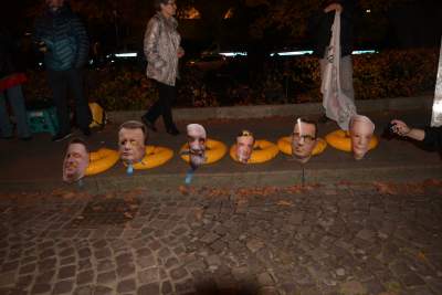 Zderzenie dwóch pikiet pod Wawelem: antypisowskiej i zwolenników władzy - zdjęcie 11