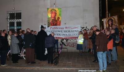 "Publiczny różaniec o odnowę moralną narodu polskiego" - zdjęcie 16