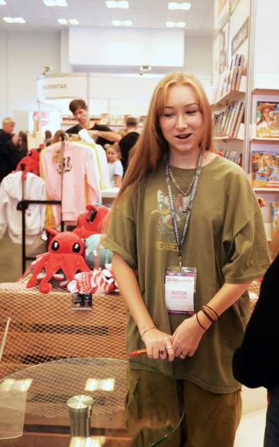 Gwiazdy dopisały na Targach Książki, rozpoznajecie tych autorów? - zdjęcie 32