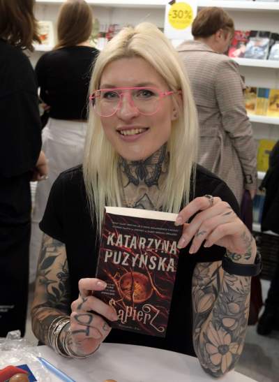 Gwiazdy dopisały na Targach Książki, rozpoznajecie tych autorów? - zdjęcie 24