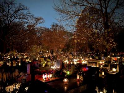 Miejsca, w których zapłonęło najwięcej zniczy, pamięć ma znaczenie - zdjęcie 16