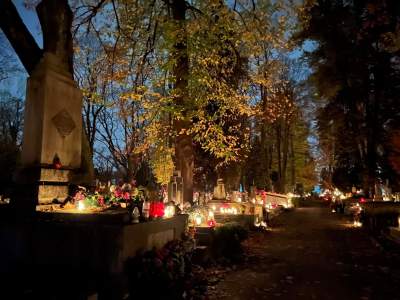 Miejsca, w których zapłonęło najwięcej zniczy, pamięć ma znaczenie - zdjęcie 14