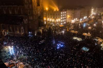 To był mglisty, ale piękny wieczór, zabłysnęły tysiące światełek - zdjęcie 1